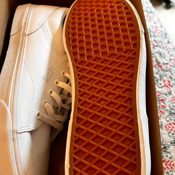 Seldan White/white/ Vans size 10 Men’s - Picture 3 of 5